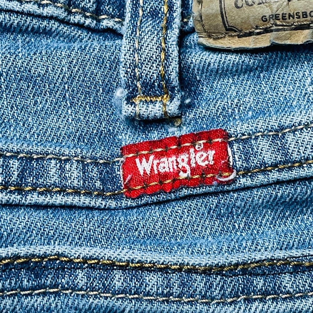 Wrangler Men's 32x30 Light Wash Athletic Fit Straight Leg Denim Jeans - Picture 8 of 16